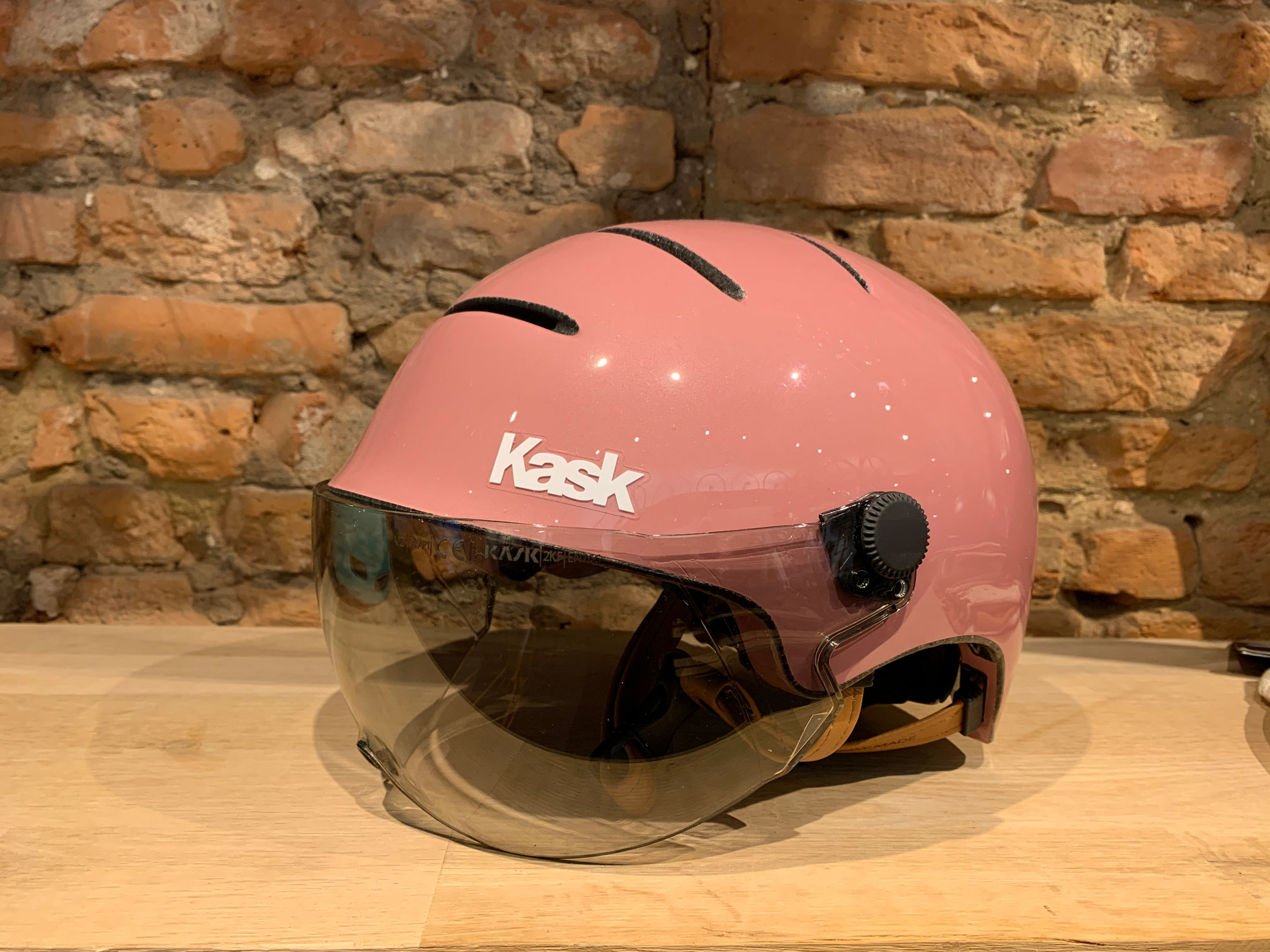 Casque urbain avec visière adulte Kask - Monsieur pignon madame guidon